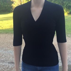 Black medium-sleeve shirt